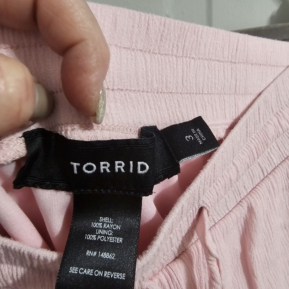 Torrid 3.5 Inch Pull-On Gauze Mid-Rise Short - Picture 7 of 10